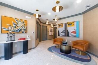 1200 W Koenig Ln in Austin, TX - Foto de edificio - Building Photo