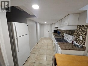 300 Countrystone Crescent in Kitchener, ON - Building Photo - Building Photo