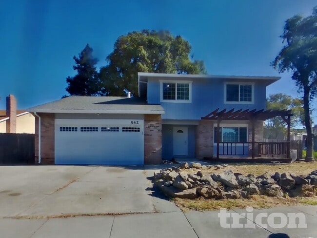 542 E Wigeon Way in Suisun City, CA - Building Photo - Building Photo
