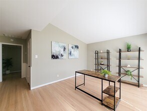 2318 Ansbury Dr in Houston, TX - Building Photo - Building Photo