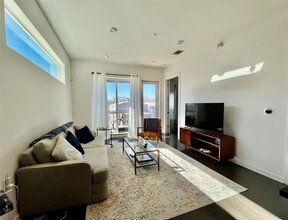 207 W Johanna St in Austin, TX - Building Photo - Building Photo