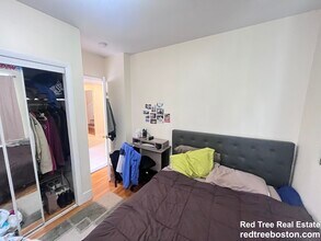 214 Freeman St, Unit 2 in Brookline, MA - Foto de edificio - Building Photo