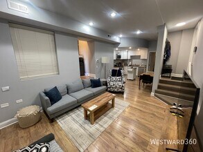 1120 W Addison St in Chicago, IL - Building Photo - Building Photo
