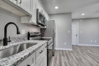 6722 Brentwood Ave, Unit 2FL in Dundalk, MD - Foto de edificio - Building Photo