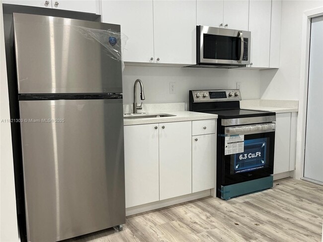 885 SW 29th Ave in Miami, FL - Building Photo - Building Photo
