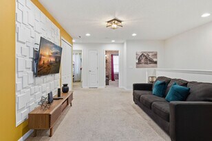 2440 Dubai St in Kissimmee, FL - Building Photo