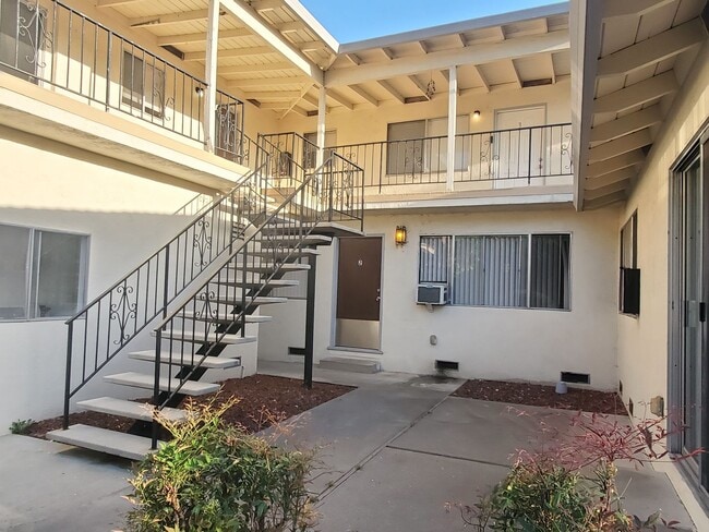 5828 El Zuparko Dr in San Jose, CA - Foto de edificio - Building Photo
