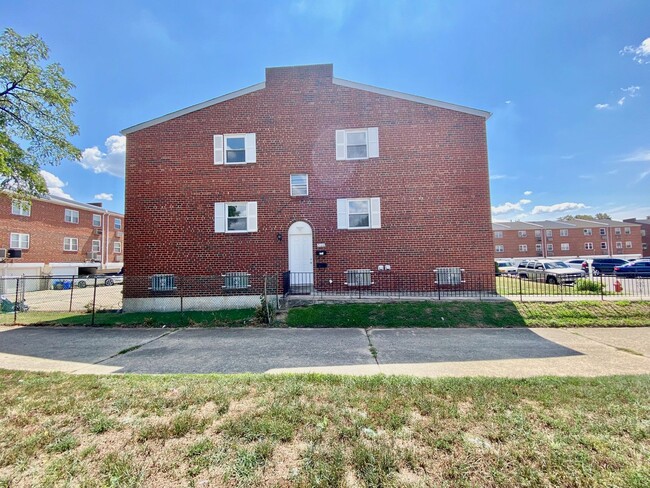 7100 Humming Bird Pl in Philadelphia, PA - Building Photo - Building Photo