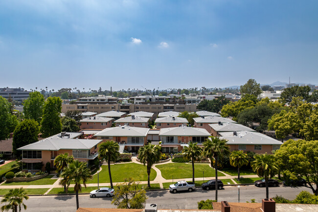 Villa San Pasqual in Pasadena, CA - Foto de edificio - Building Photo