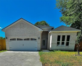 10034 Comanche Ln in Houston, TX - Foto de edificio - Building Photo