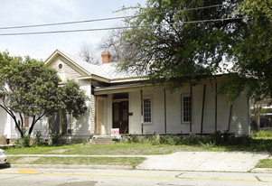 813 E Quincy St Apartments