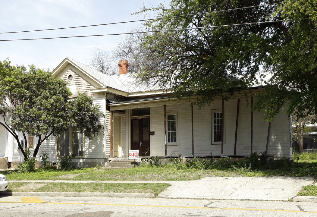 813 E Quincy St in San Antonio, TX - Building Photo