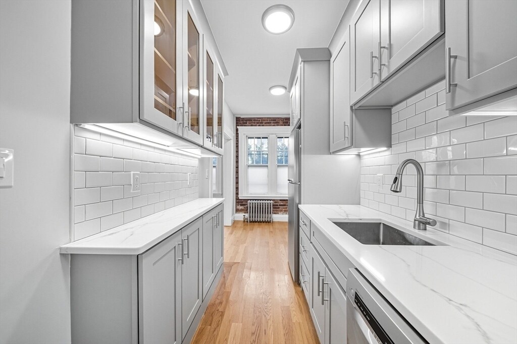 4 Crawford St in Cambridge, MA - Building Photo
