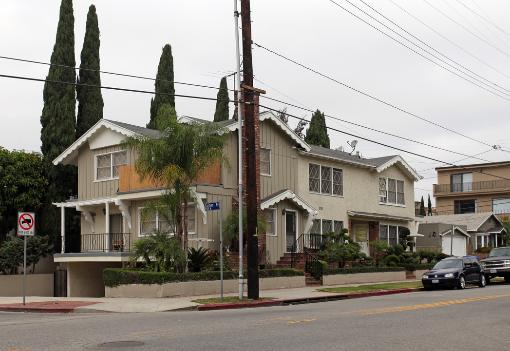 1115 S Barrington Ave in Los Angeles, CA - Building Photo