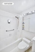 350 W 50th St in New York, NY - Building Photo - Building Photo