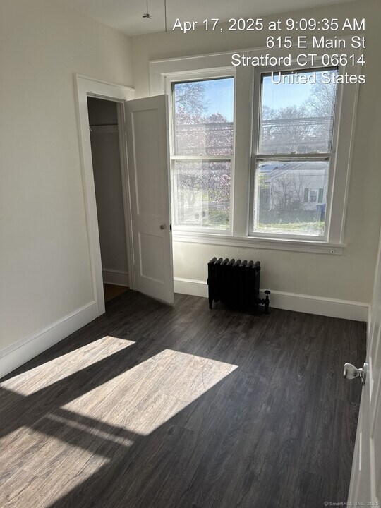 613 E Main St in Stratford, CT - Building Photo