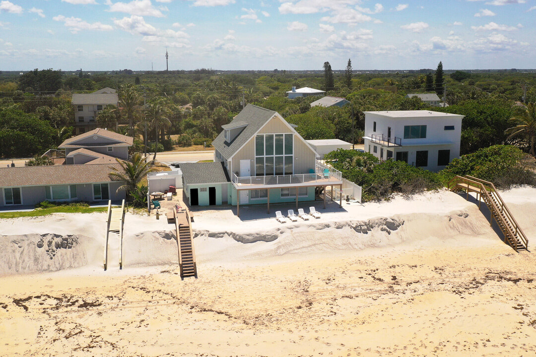 6845 S Hwy A1A in Melbourne Beach, FL - Foto de edificio