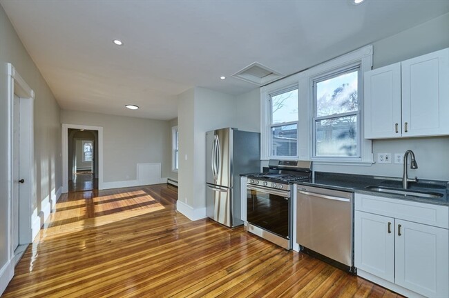 27 Ellery St, Unit 3