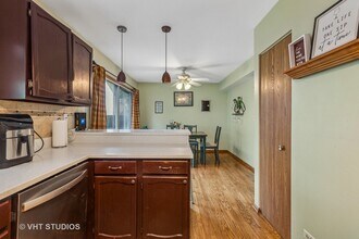 1539 Apple Grove Ln in Westmont, IL - Building Photo - Building Photo