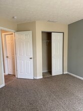 4816 N Ashcroft Ln in Bloomington, IN - Foto de edificio - Building Photo