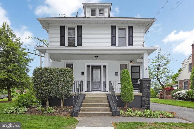 property at 202 S Lincoln Ave