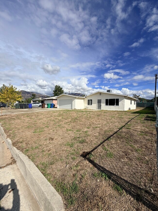7767 Colwyn Ave in Highland, CA - Building Photo - Building Photo