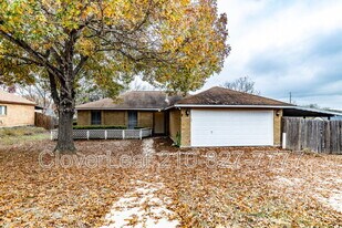 5017 Cherry Tree Dr in Schertz, TX - Building Photo