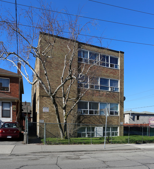 1 Bansley Ave in Toronto, ON - Building Photo - Building Photo