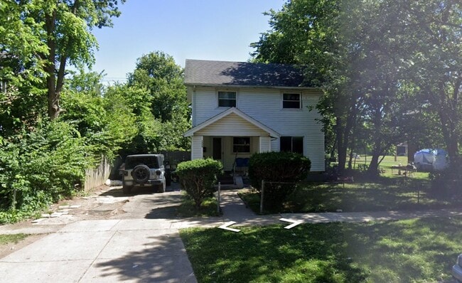 property at 1928 W Grand Ave