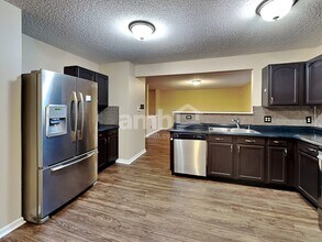 8235 Gathering Cir in Indianapolis, IN - Building Photo - Building Photo