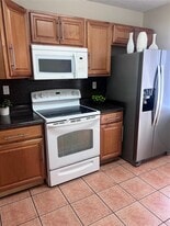 167 Riviera Cir in Weston, FL - Building Photo