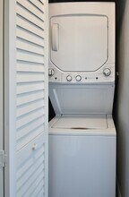 111 73rd Ave N in St. Petersburg, FL - Foto de edificio - Building Photo