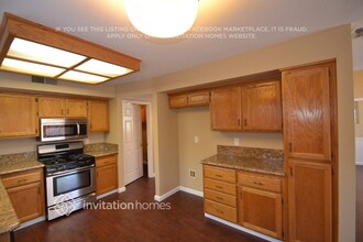 8323 Lonely Hill Way in Antelope, CA - Foto de edificio - Building Photo