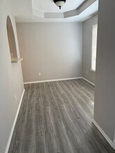 1105 Willow Bend St in Keene, TX - Foto de edificio - Building Photo