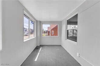 19315 Cherokee Ave in Cleveland, OH - Foto de edificio - Building Photo