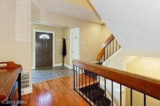 12728 Rolling Brook Dr in Woodbridge, VA - Foto de edificio - Building Photo