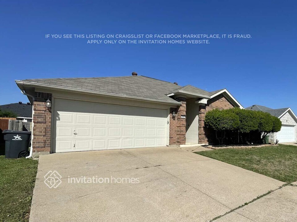 343 McMurtry Dr in Arlington, TX - Building Photo