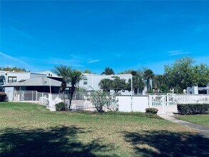 3681 Atrium Dr in Orlando, FL - Foto de edificio - Building Photo