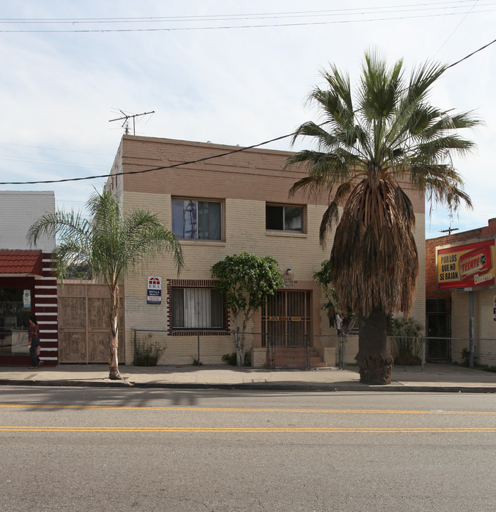 2662 Pasadena Ave in Los Angeles, CA - Building Photo