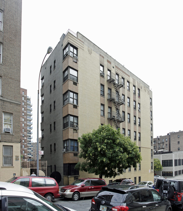 1685 Selwyn Ave in Bronx, NY - Building Photo