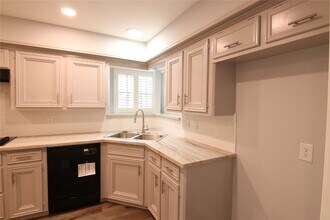 12511 Ella Lee Ln in Houston, TX - Building Photo - Building Photo