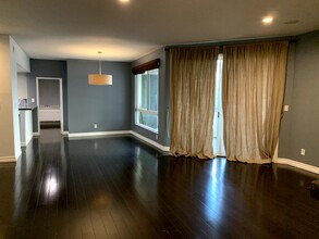 14569 Benefit St, Unit 204 in Sherman Oaks, CA - Building Photo - Building Photo