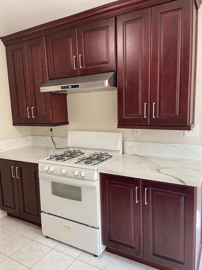 4109 W 5th St, Unit V4 in Santa Ana, CA - Building Photo - Building Photo