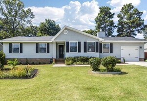 6811 Beaverstone Dr in Fayetteville, NC - Building Photo