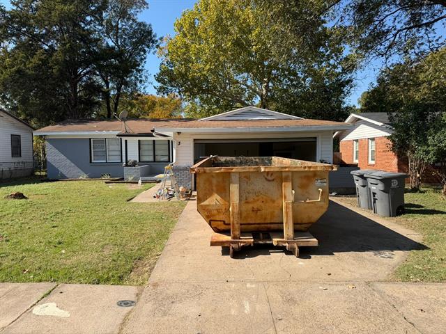 3817 Vanette Ln in Dallas, TX - Building Photo