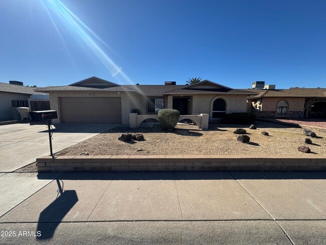 5021 W Mercer Ln in Glendale, AZ - Building Photo - Building Photo