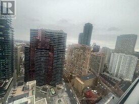 5 St Joseph St in Toronto, ON - Building Photo