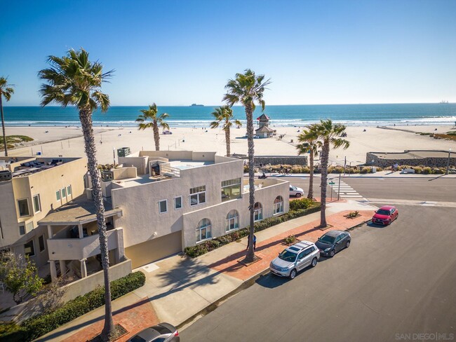 901 Ocean Blvd in Coronado, CA - Foto de edificio - Building Photo