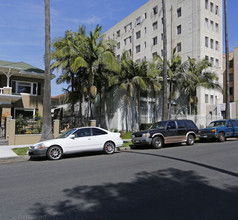 537 S Gramercy Pl in Los Angeles, CA - Building Photo - Building Photo