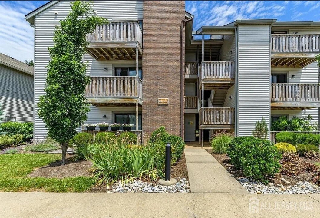 1801 Ravens Crest Dr in Plainsboro, NJ - Building Photo